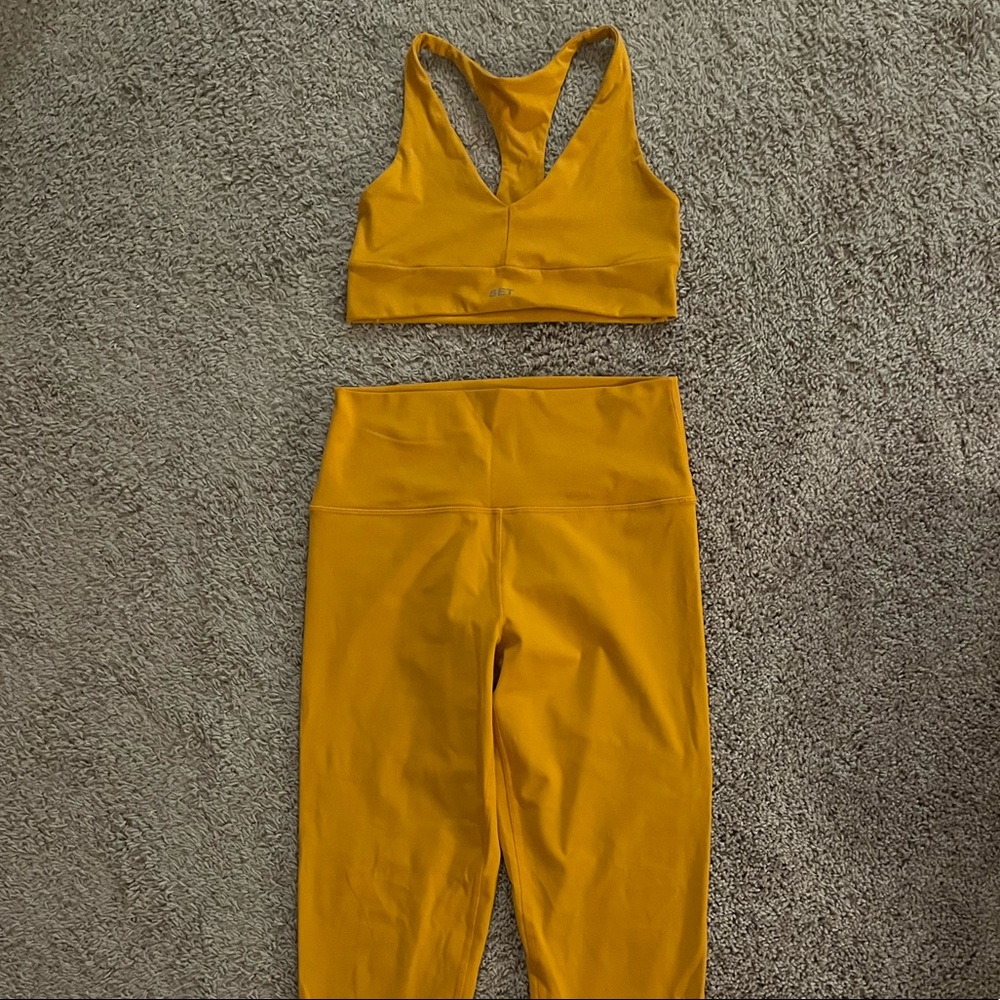 Set active bra and leggings